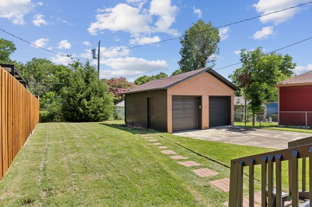 2825 W 12th Street W, Dallas, TX 75211