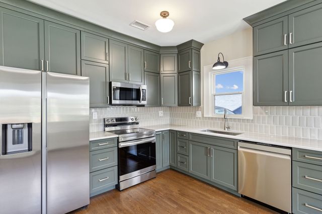 2825 W 12th Street W, Dallas, TX 75211