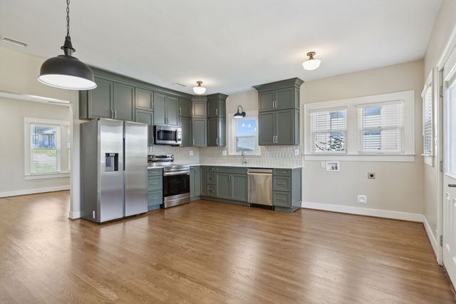 2825 W 12th Street W, Dallas, TX 75211