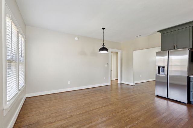 2825 W 12th Street W, Dallas, TX 75211