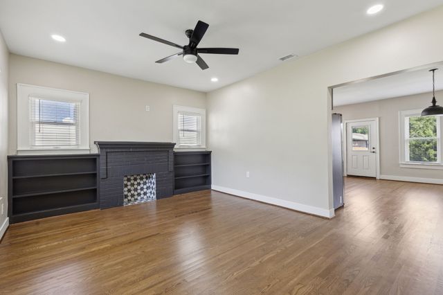 2825 W 12th Street W, Dallas, TX 75211