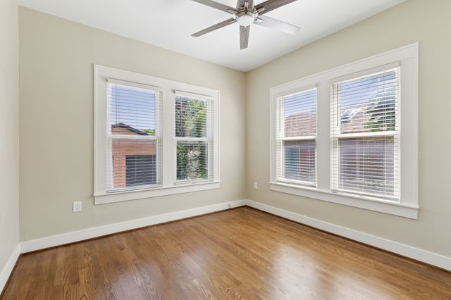 2825 W 12th Street W, Dallas, TX 75211