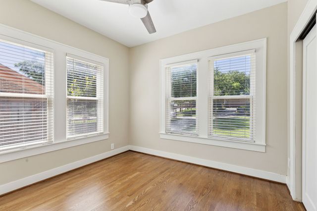 2825 W 12th Street W, Dallas, TX 75211