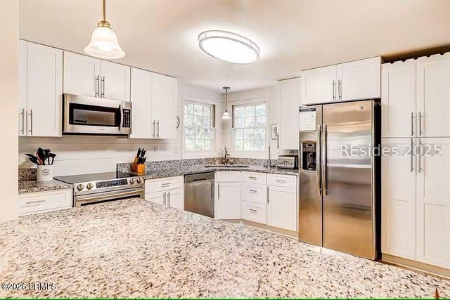 70 Shipyard Dr Apt 172, Hilton Head Island, SC 29928