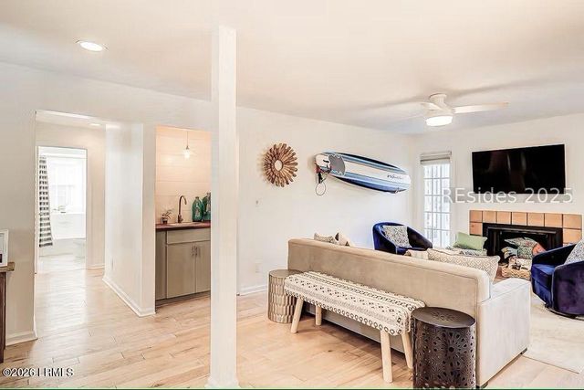 70 Shipyard Dr Apt 172, Hilton Head Island, SC 29928