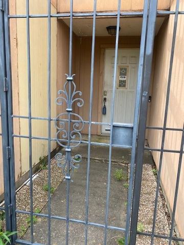 12207 Mckamy Drive, Houston, TX 77067