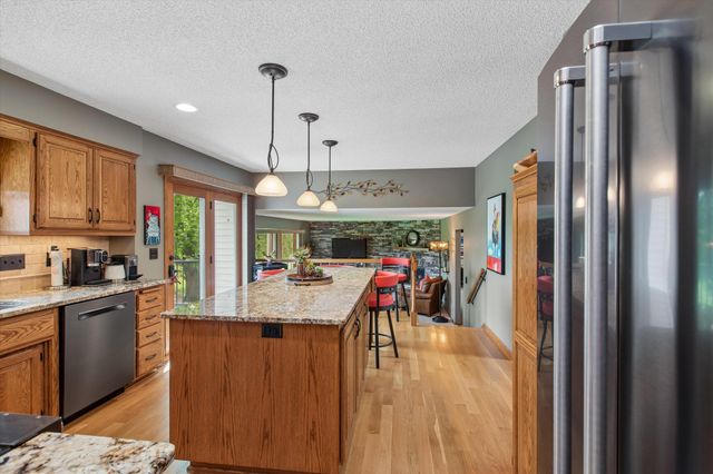 6325 Kalen Drive, Woodbury, MN 55129