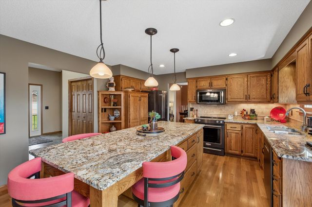 6325 Kalen Drive, Woodbury, MN 55129