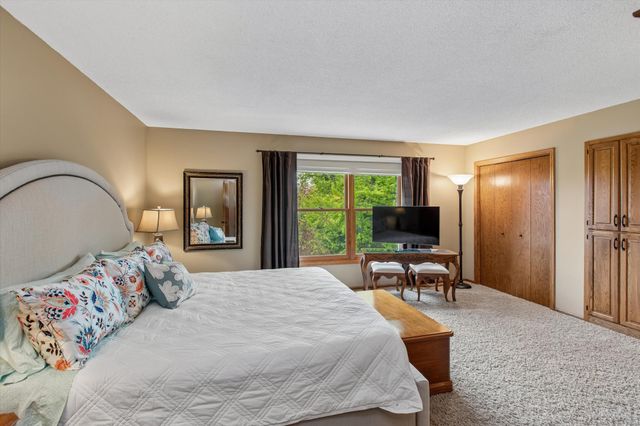 6325 Kalen Drive, Woodbury, MN 55129