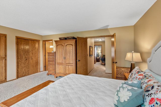 6325 Kalen Drive, Woodbury, MN 55129
