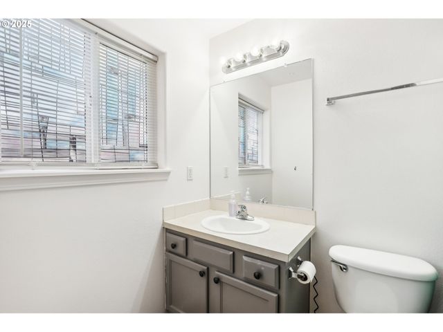 19153 Se YAMHILL St, Portland, OR 97233