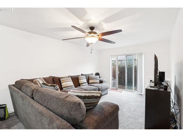 19153 Se YAMHILL St, Portland, OR 97233