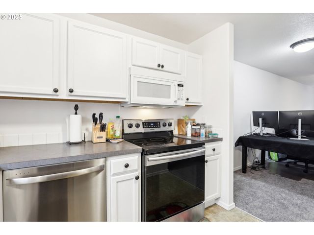 19153 Se YAMHILL St, Portland, OR 97233