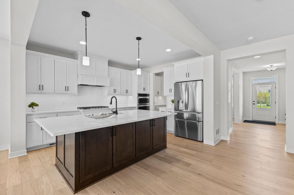 10122 Shadyview Lane N, Maple Grove, MN 55311 — photo 2