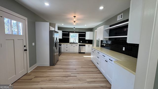 306 W Wesley Avenue, Lyons, GA 30436