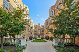 247 Washington Boulevard 3A, Oak Park, IL 60302