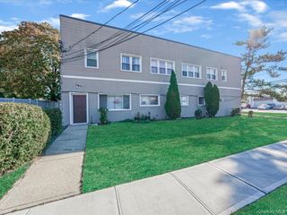 1315 Dekoven Street 3, Rockville Centre, NY 11570