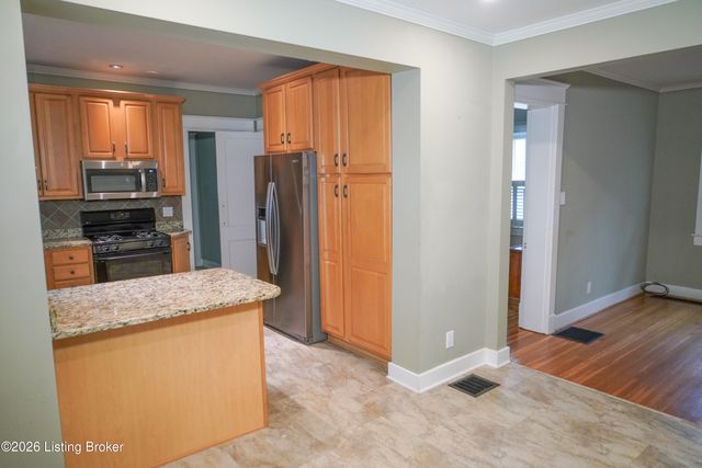 208 Oxford Pl, Louisville, KY 40207