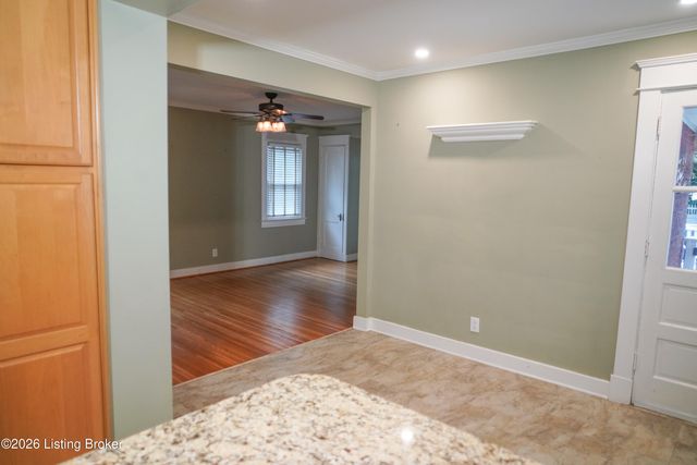 208 Oxford Pl, Louisville, KY 40207
