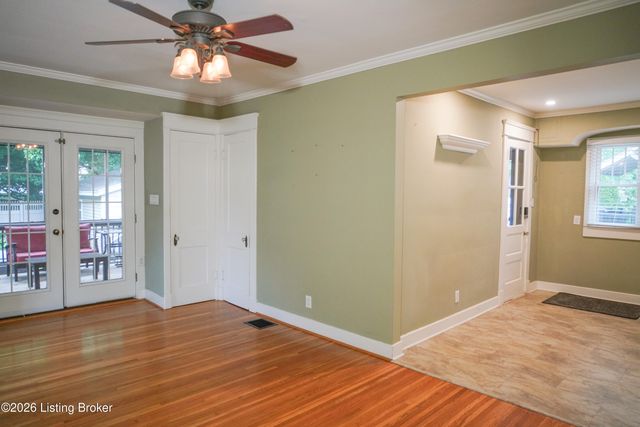 208 Oxford Pl, Louisville, KY 40207