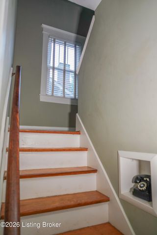 208 Oxford Pl, Louisville, KY 40207