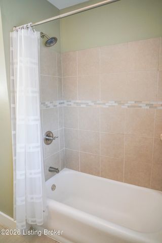 208 Oxford Pl, Louisville, KY 40207