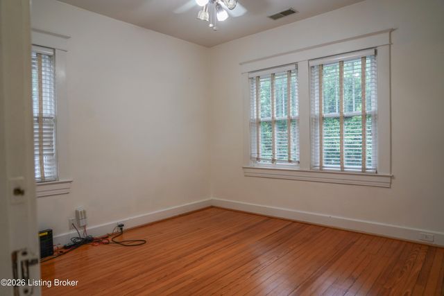 208 Oxford Pl, Louisville, KY 40207