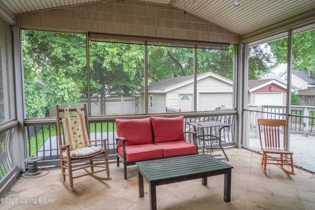 208 Oxford Pl, Louisville, KY 40207