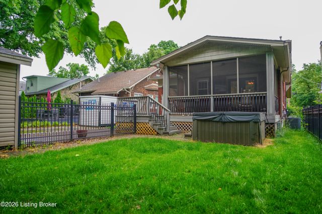 208 Oxford Pl, Louisville, KY 40207