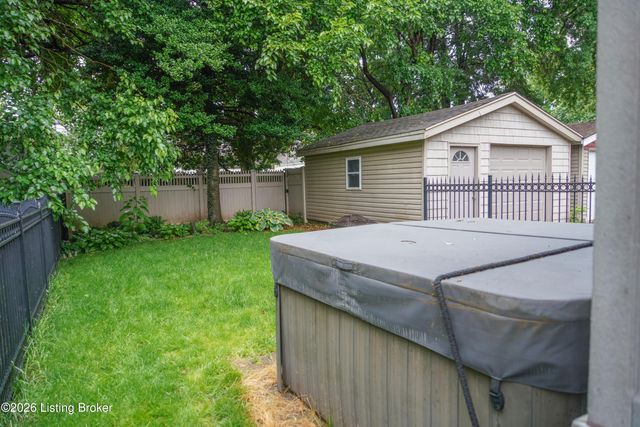208 Oxford Pl, Louisville, KY 40207