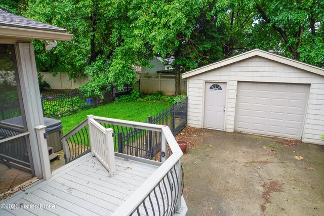 208 Oxford Pl, Louisville, KY 40207