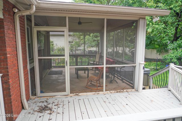 208 Oxford Pl, Louisville, KY 40207
