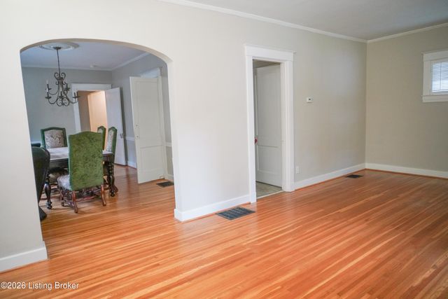 208 Oxford Pl, Louisville, KY 40207