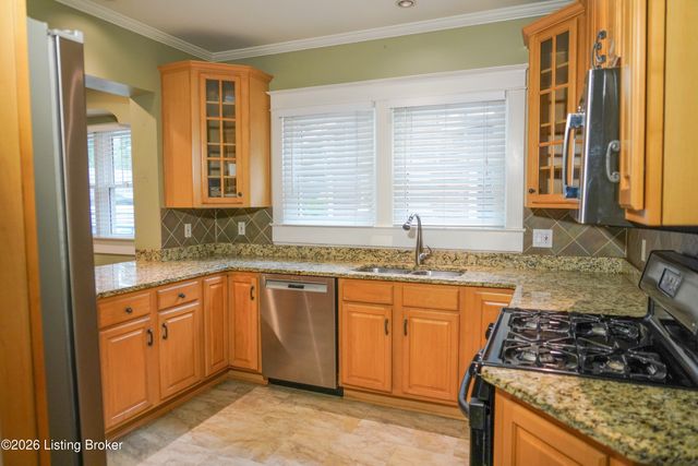 208 Oxford Pl, Louisville, KY 40207