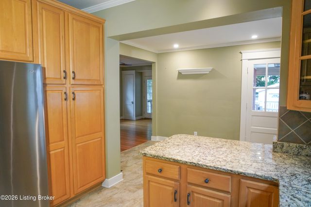 208 Oxford Pl, Louisville, KY 40207
