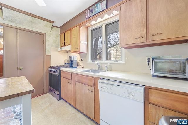 15 Garden Street, Bergenfield, NJ 07621