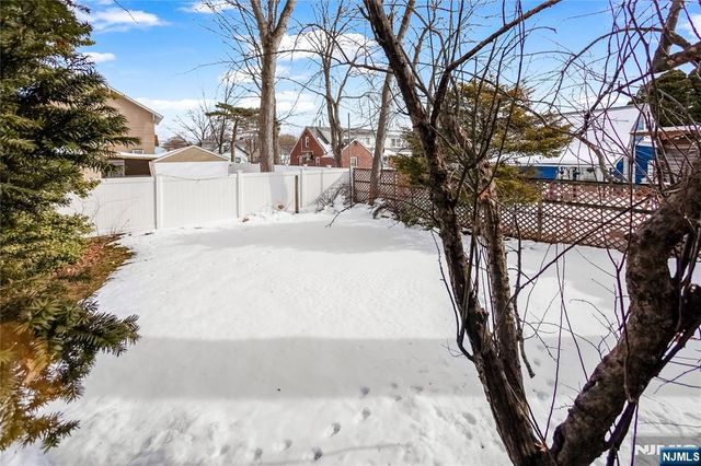 15 Garden Street, Bergenfield, NJ 07621