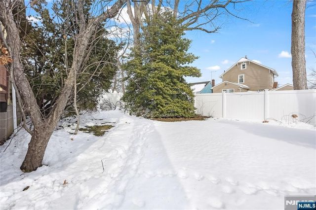 15 Garden Street, Bergenfield, NJ 07621