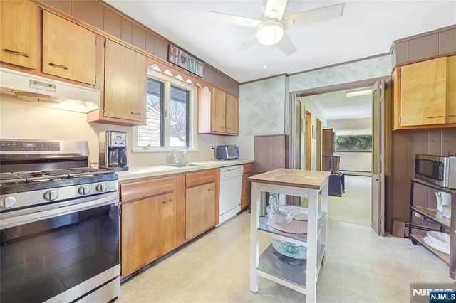 15 Garden Street, Bergenfield, NJ 07621