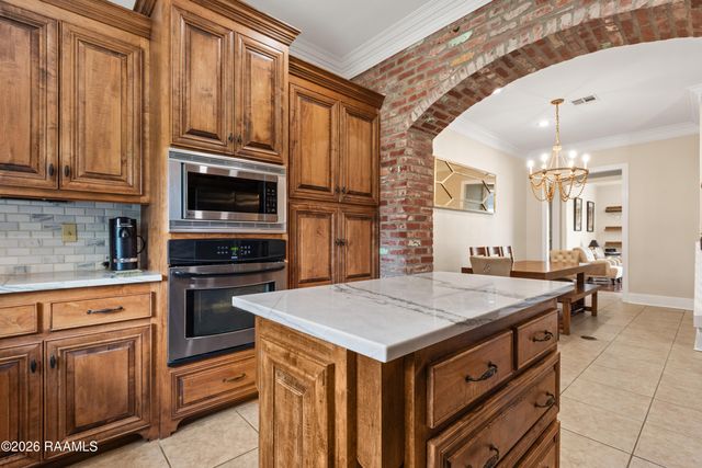 208 S Montauban Drive, Lafayette, LA 70507