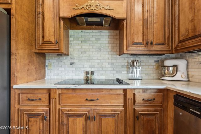 208 S Montauban Drive, Lafayette, LA 70507
