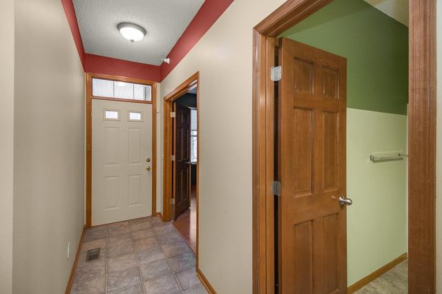 4614 Bloomberg Lane, South Saint Paul, MN 55076