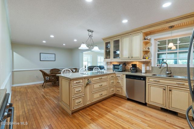 211 S Shore Drive, Southport, NC 28461