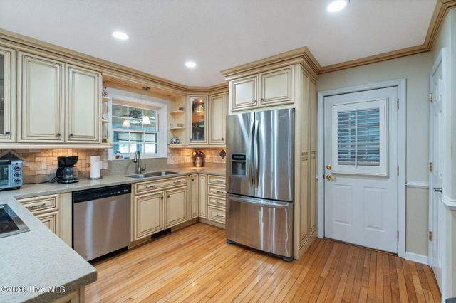 211 S Shore Drive, Southport, NC 28461
