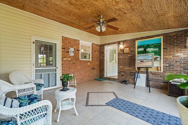 211 S Shore Drive, Southport, NC 28461