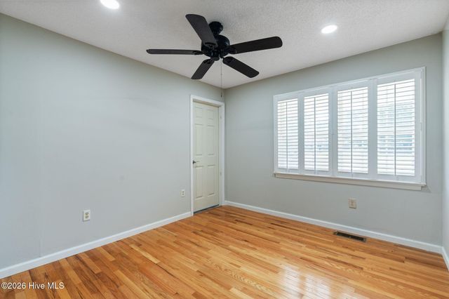 211 S Shore Drive, Southport, NC 28461