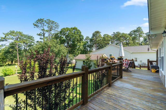 211 S Shore Drive, Southport, NC 28461
