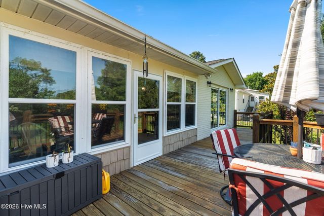 211 S Shore Drive, Southport, NC 28461