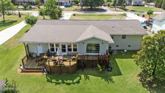 211 S Shore Drive, Southport, NC 28461