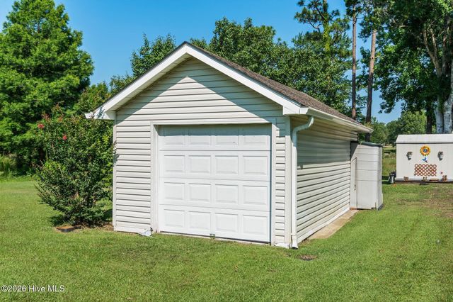 211 S Shore Drive, Southport, NC 28461